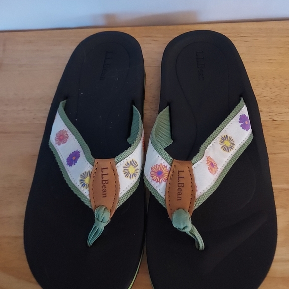 L.L. Bean Womans Green Sandals - Picture 3 of 5